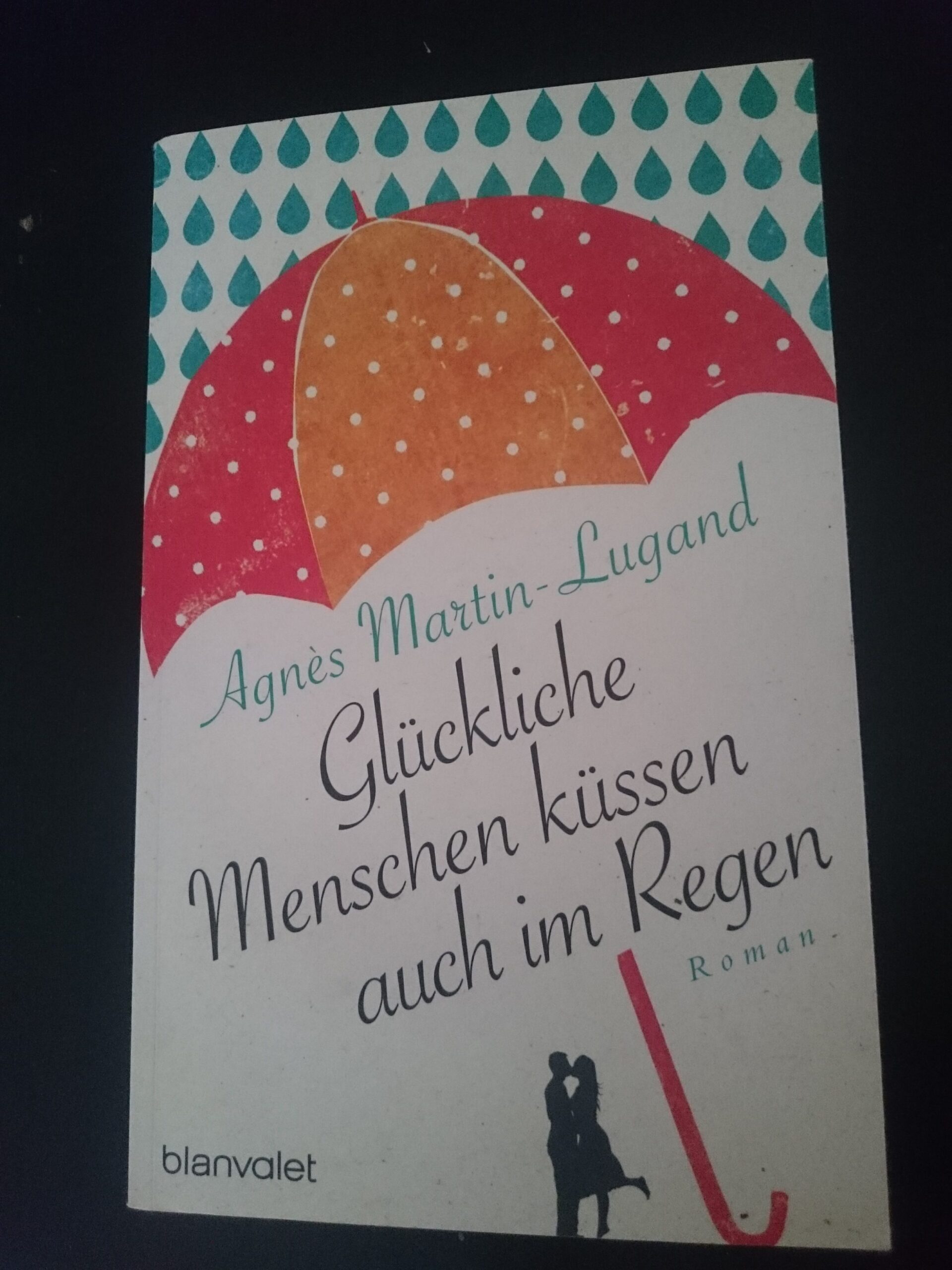 Tag 2: „Glückliche Menschen küssen auch im Regen“ von Agnès Martin-Lugand